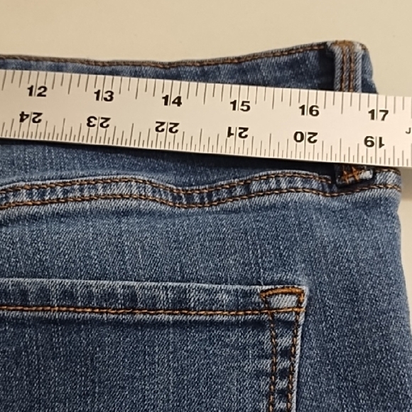 Nine West Blue Relaxed Cropped Stretch Denim Jeans - Picture 4 of 14